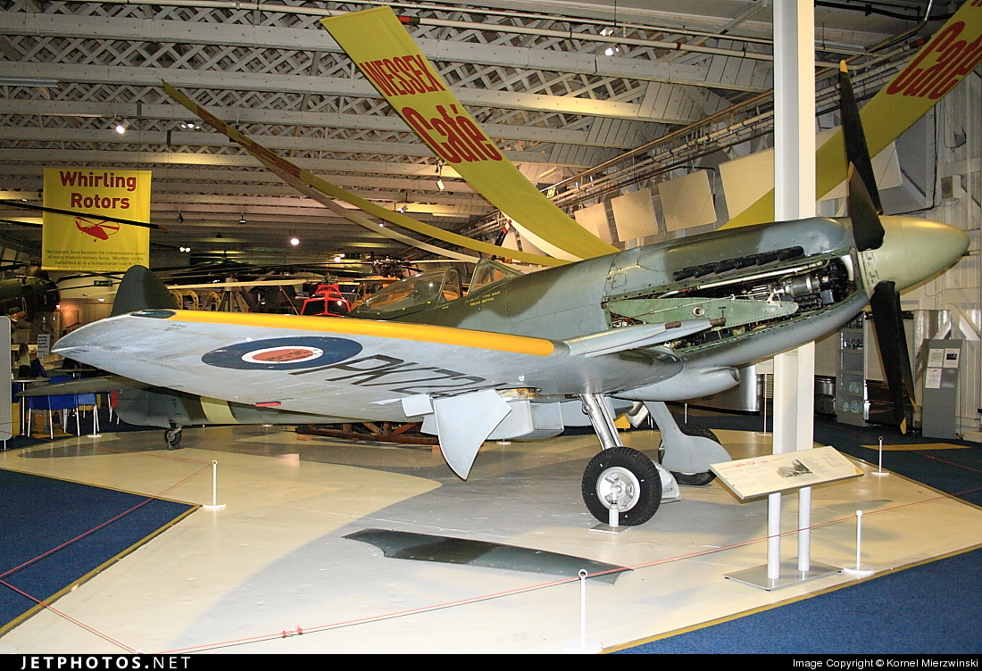 Supermarine Spitfire F24 con número de Serie PK724 conservado en el Royal Air Force Museum en Cosforg, Inglaterra