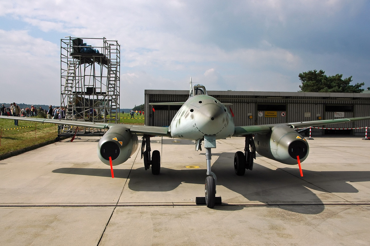 Messerschmitt Me 262A-1a Schwalbe está en exhibición en el Luftfahrtmuseum en Berlín-Gatow en Berlín, Alemania