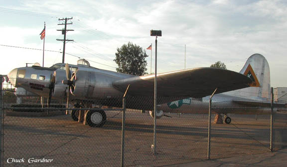 Boeing B-17G-100-VE con número de Serie 8508 44 a 85599 Reluctant Dragon Exhibido en la Base Aérea de Dyess en Abilene, Texas