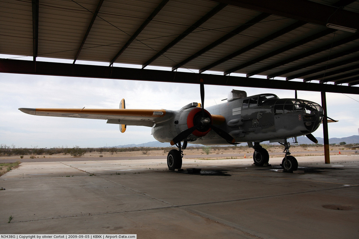 North American B-25J-30NC Mitchell número de Serie 108-47551 N3438G Old Grey Mare conservado en el Glendale Aircraft Museum en Glendale, Arizona