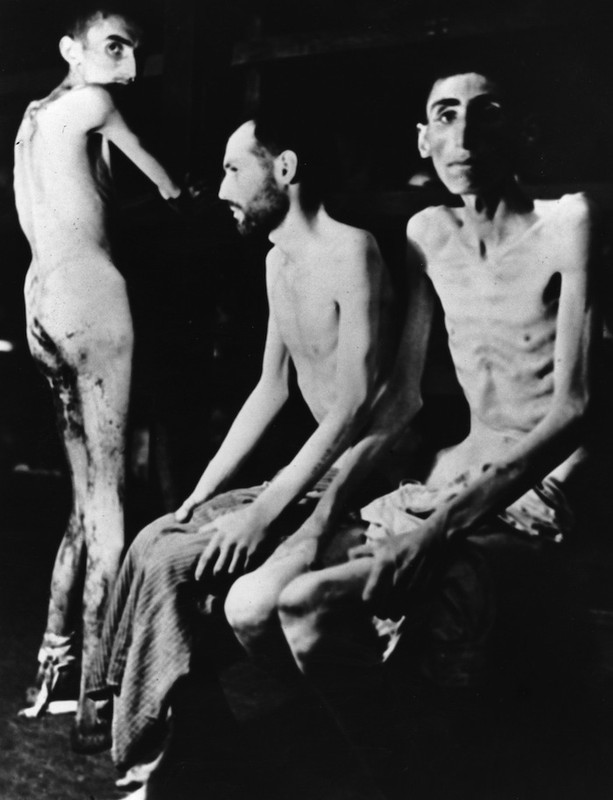 Hombres de origen ruso, polaco y neerlandés que llevaban 11 meses de trabajos forzados. Esta era su condición física cuando fueron encontrados por las tropas estadounidenses